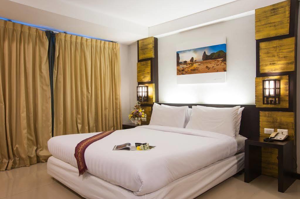 Crystal Inn Phuket Exterior foto