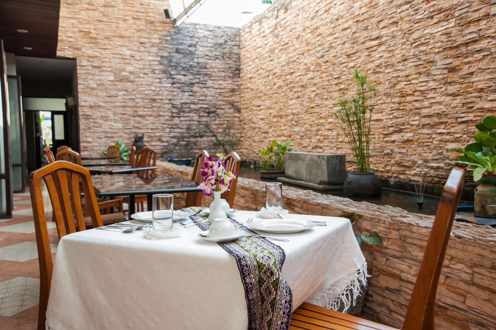 Crystal Inn Phuket Exterior foto
