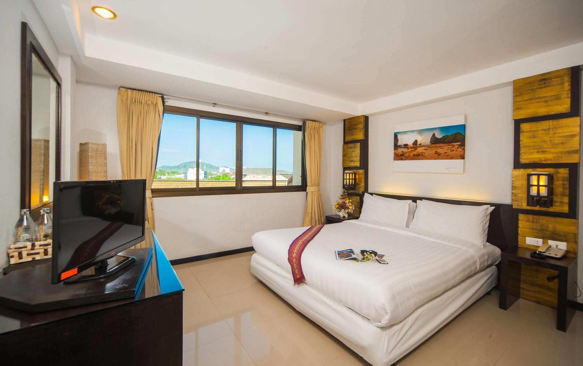 Crystal Inn Phuket Exterior foto