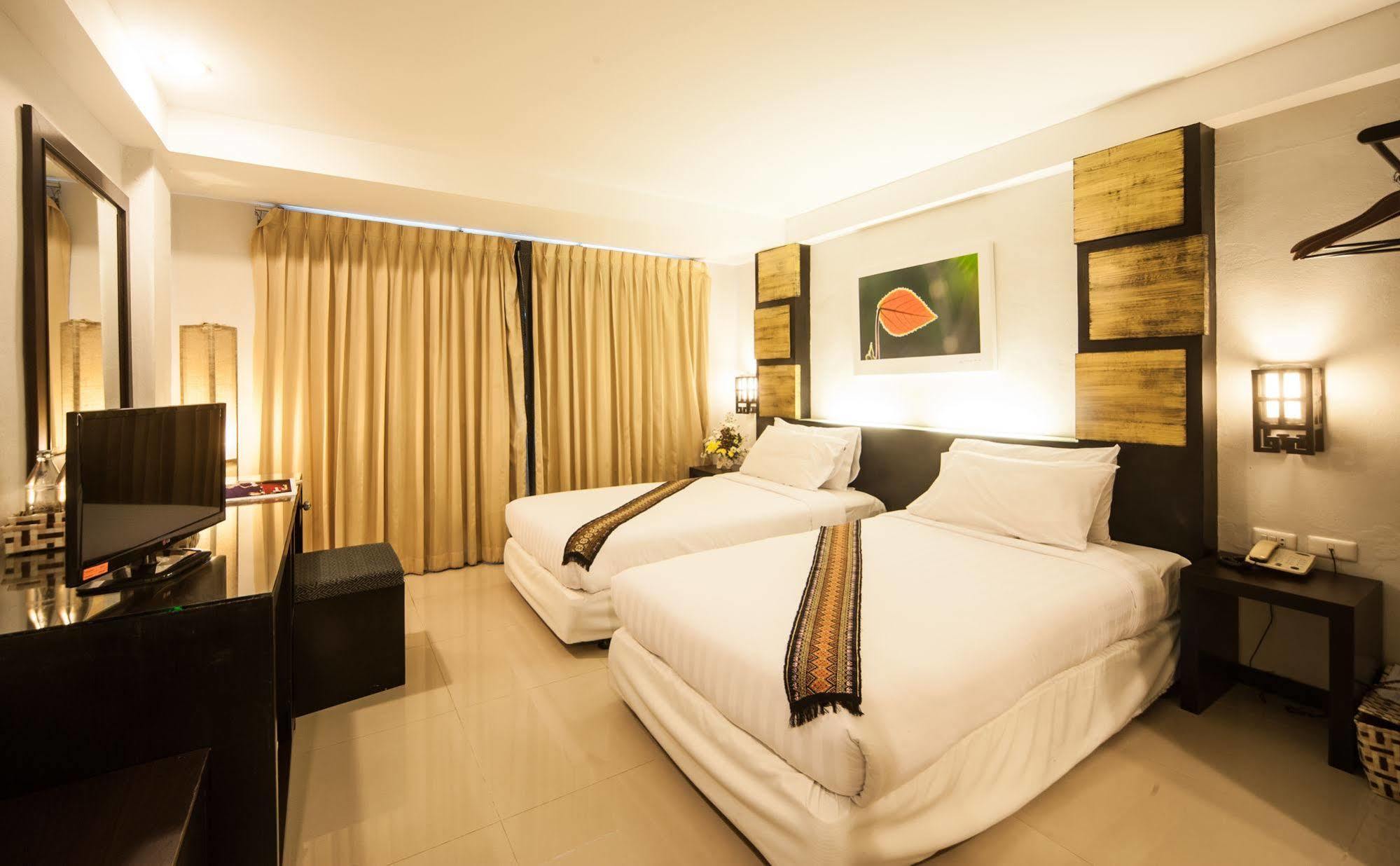 Crystal Inn Phuket Exterior foto