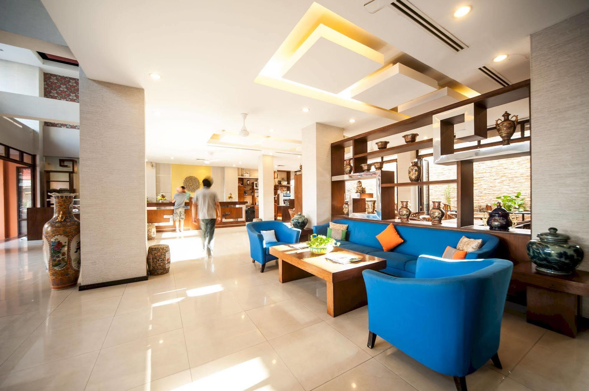 Crystal Inn Phuket Exterior foto